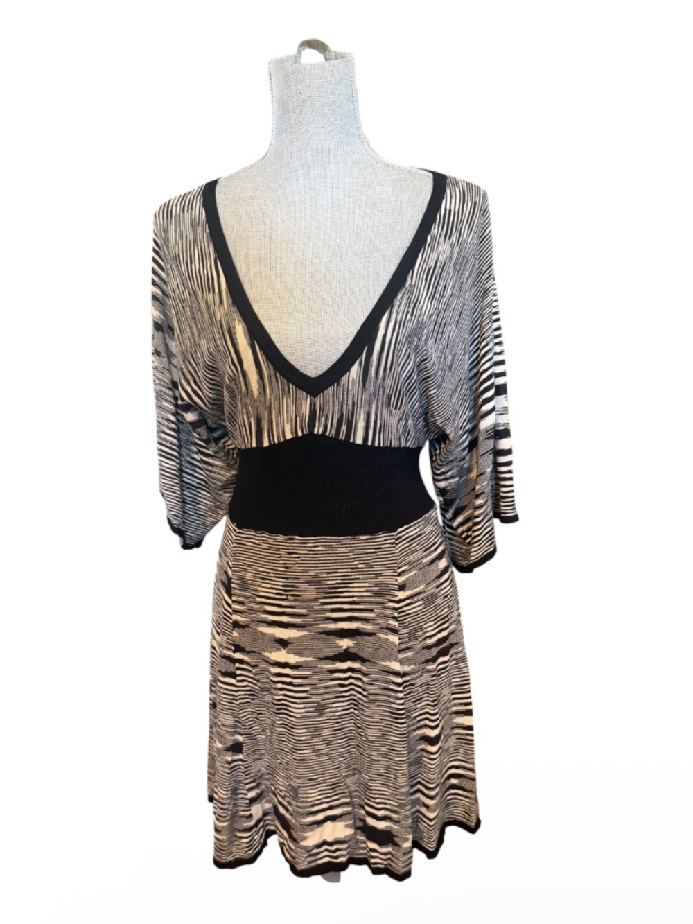BCBGMaxAzria Black & Cream V-Neck Dress M (4550)